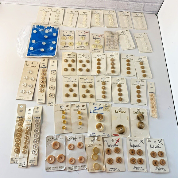 Vintage Sewing Buttons Carded Lot La Petite Streamline Costumakers Le Chic - Picture 1 of 7